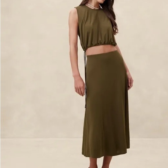 NEW Banana Republic Crepe Knit Bubble Hem Sleeveless Crop Top - Picture 2 of 4